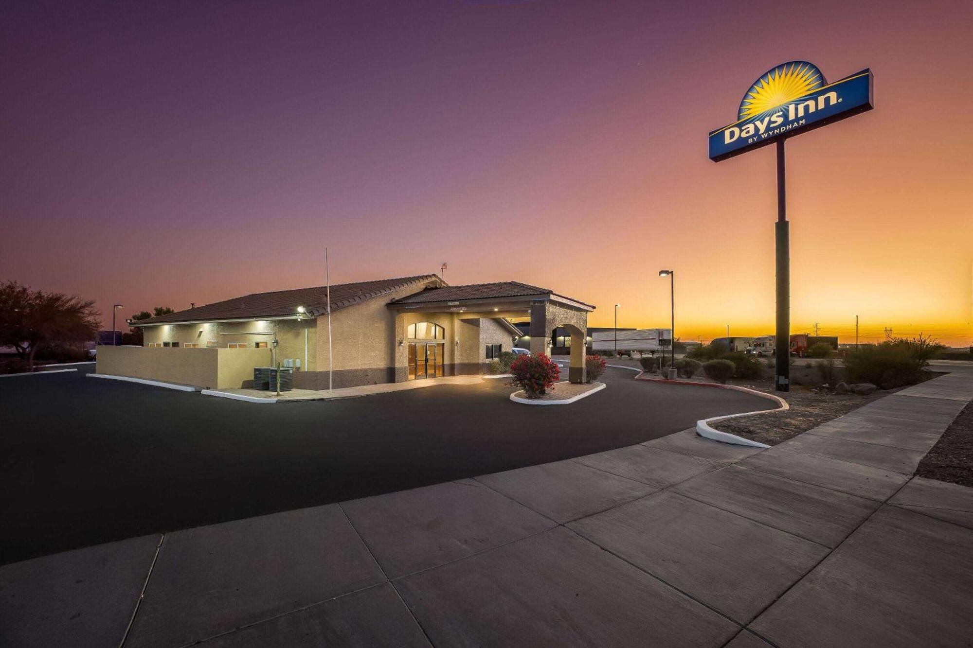Days Inn By Wyndham Buckeye Dış mekan fotoğraf