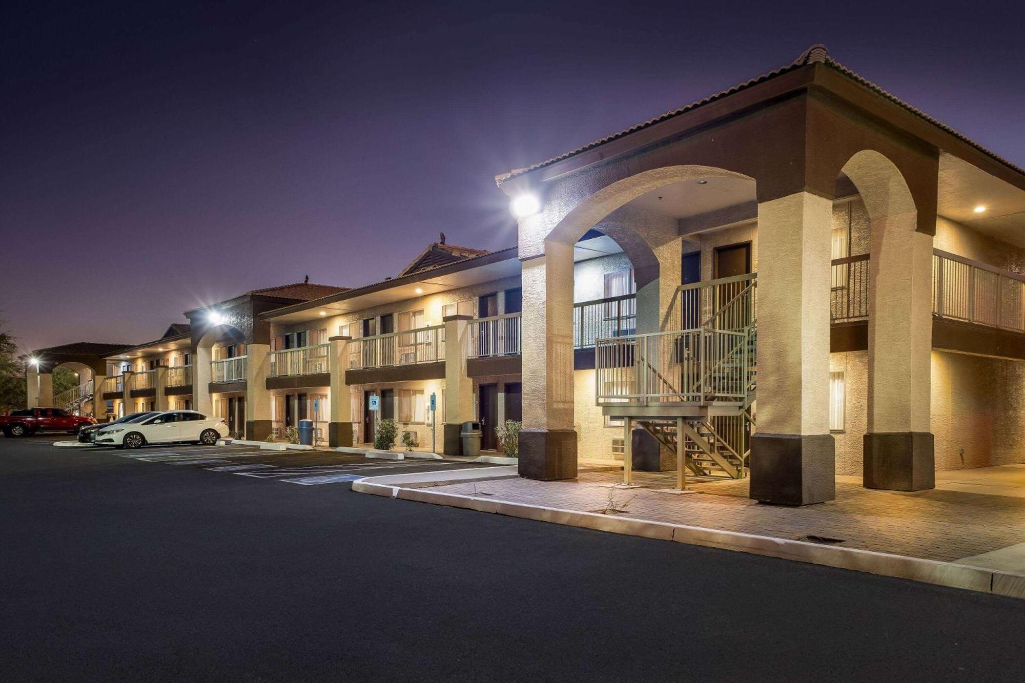 Days Inn By Wyndham Buckeye Dış mekan fotoğraf