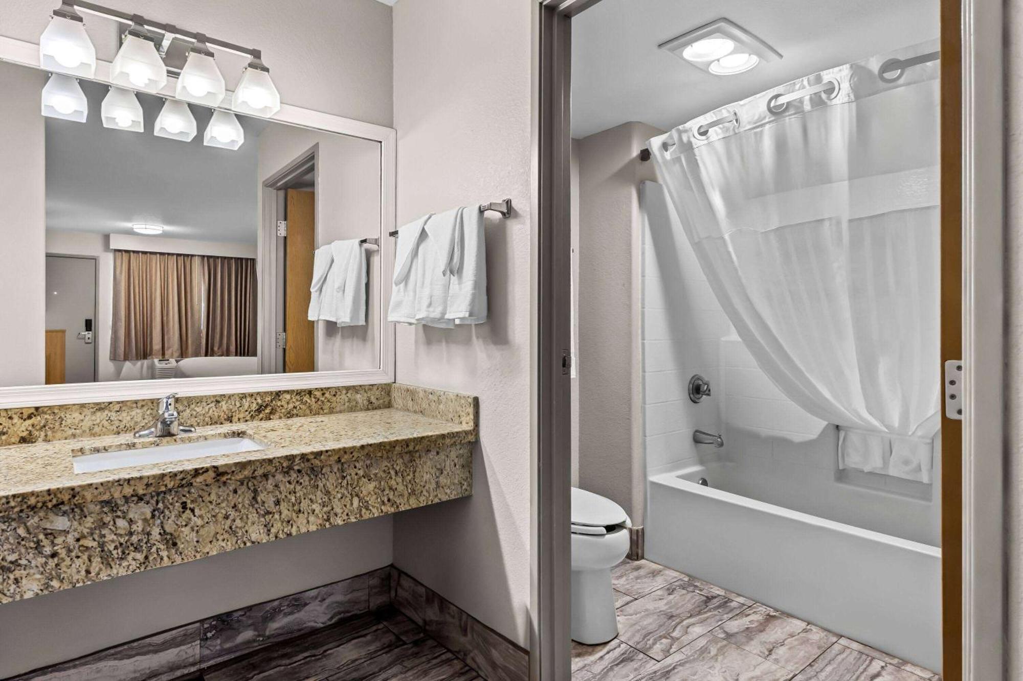 Days Inn By Wyndham Buckeye Dış mekan fotoğraf