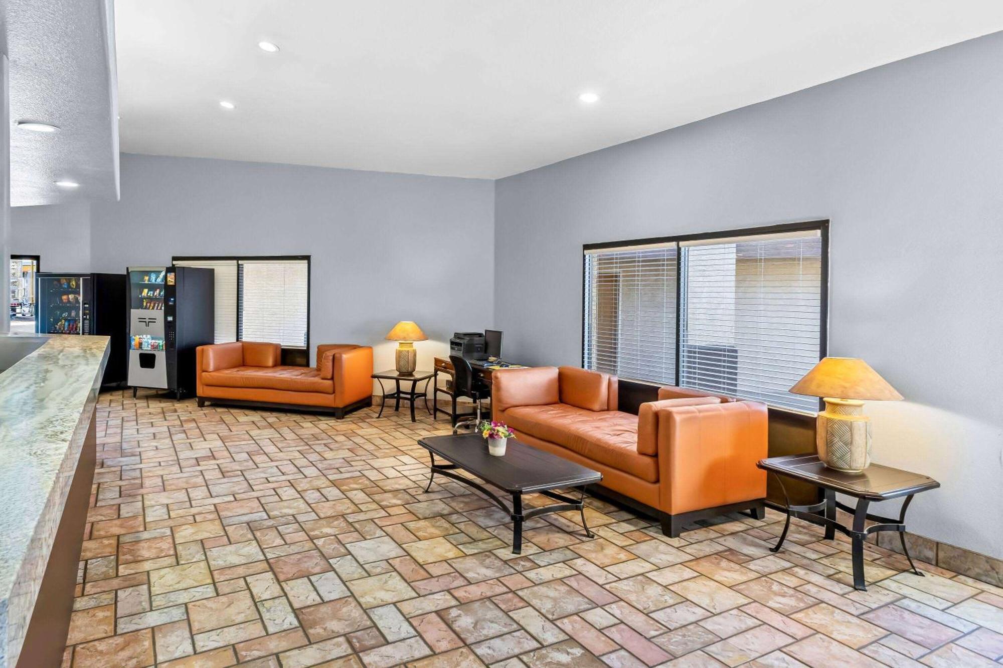 Days Inn By Wyndham Buckeye Dış mekan fotoğraf