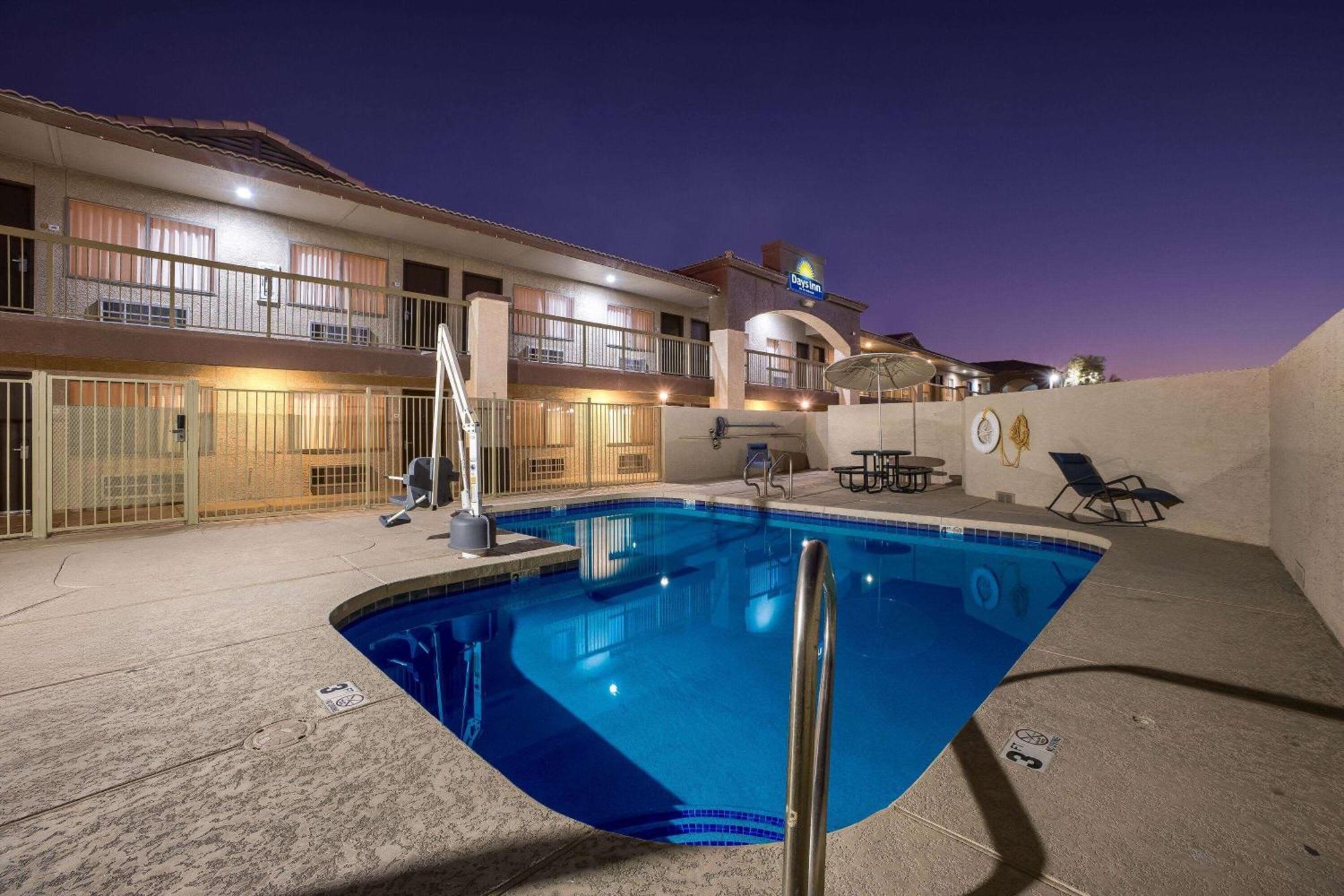 Days Inn By Wyndham Buckeye Dış mekan fotoğraf