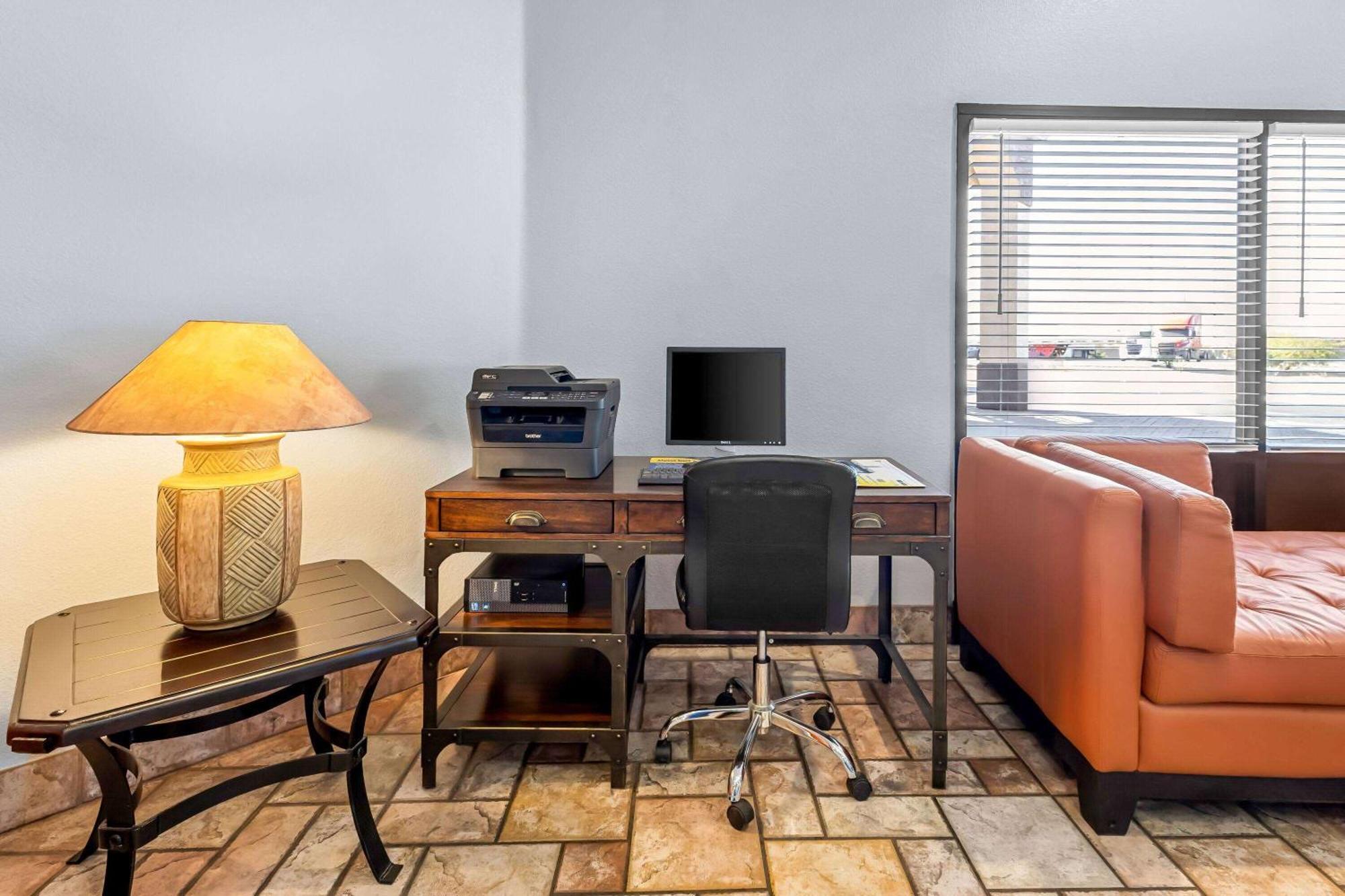 Days Inn By Wyndham Buckeye Dış mekan fotoğraf
