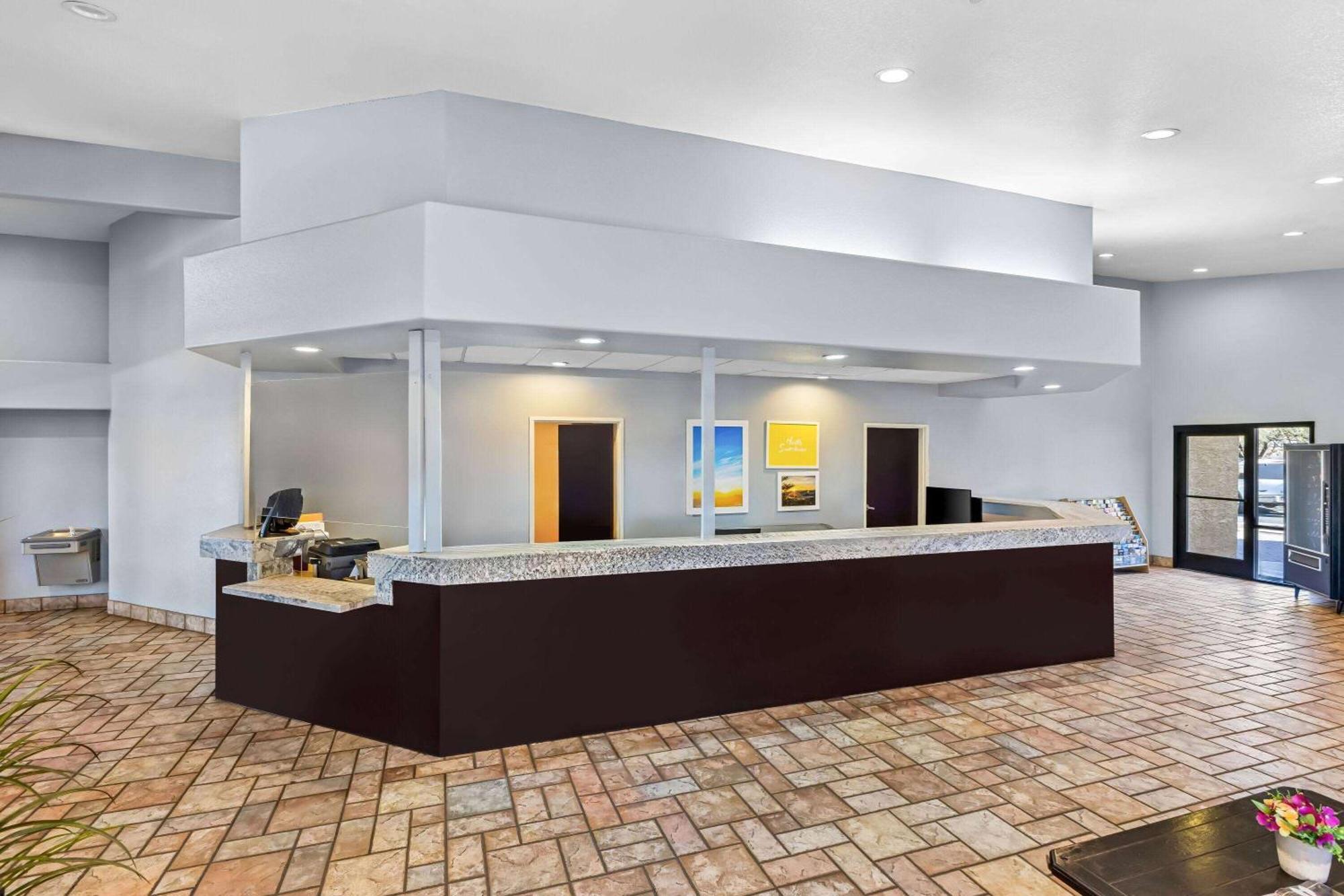 Days Inn By Wyndham Buckeye Dış mekan fotoğraf